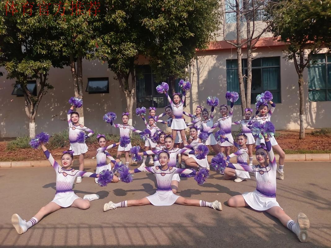 湖北啦啦队分享休闲片段：拉拉队们可爱的日常分享